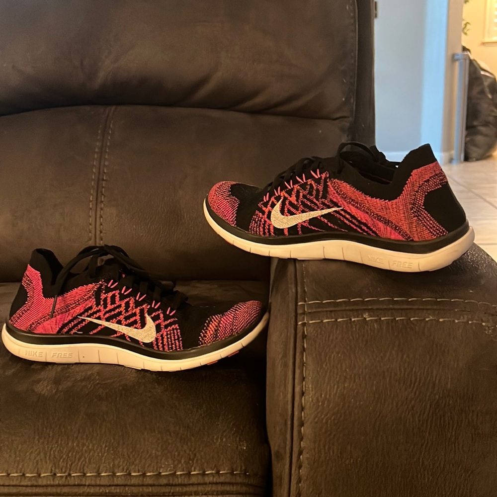 Nike womens flyknit sneakers